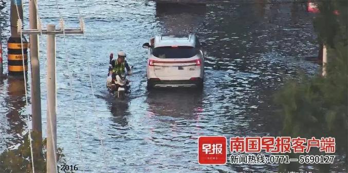 深圳中英街海水倒灌原因_台风逼近香港 疑海水倒灌现3米喷泉_广东汕尾海水倒灌现象