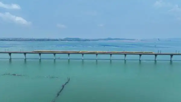 中国高铁跑出453公里时速引韩国热议_453公里时速动车组技术验证_CR450新一代动车组性能验证试验