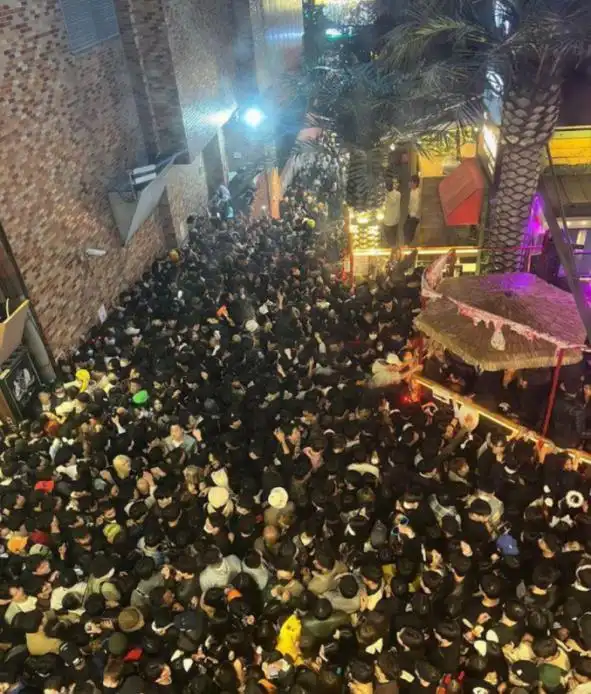 韩国梨泰院踩踏事故中的15位遇难者：有人正约会庆生，有人因救人离世，还有人路过却被卷入