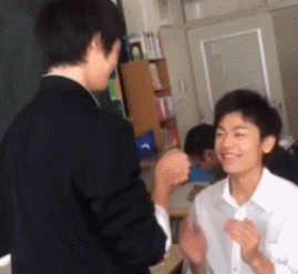游戏与女孩子的选择_小伙子错了怎么让女孩子开心呢？_游戏比女孩子好玩