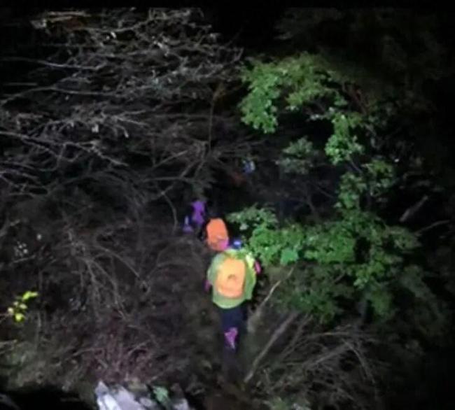 19人被困南太行山悬崖 1人遇难 救援连夜展开 19人被困南太行山悬崖 1人遇难 救援连夜展开
