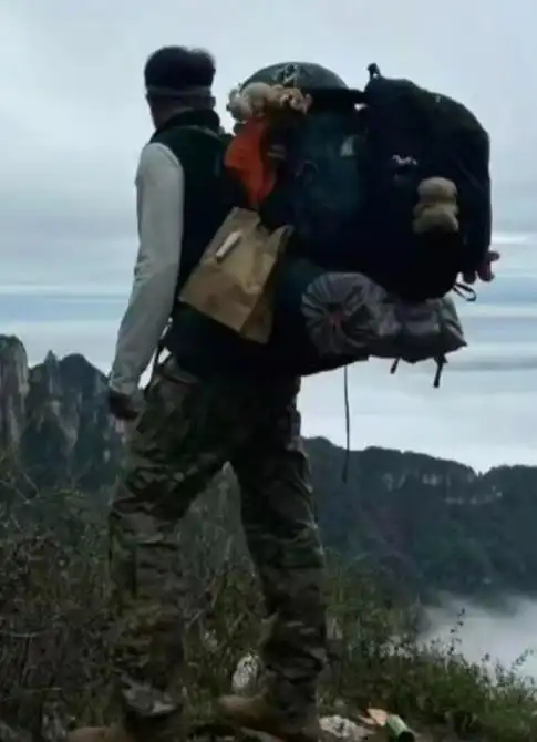 男子徒步南太行坠崖遇难 救援人员:在水潭底部找到丨封面深镜 男子徒步南太行坠崖遇难 救援人员:在水潭底部找到丨封面深镜