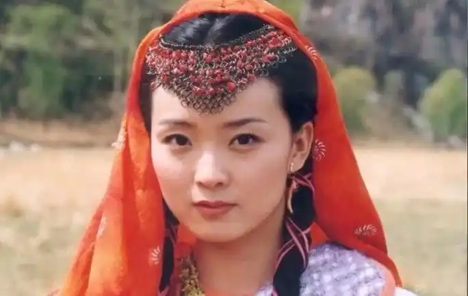 回顾王艳,23岁不顾反对嫁给大11岁富商,一碗白菜汤见证两人爱情 回顾王艳,23岁不顾反对嫁给大11岁富商,一碗白菜汤见证两人爱情