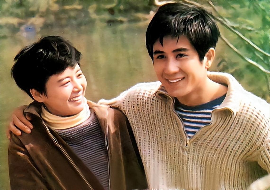 杨延晋 传记 事业爱情经历_洪融杨延晋儿子