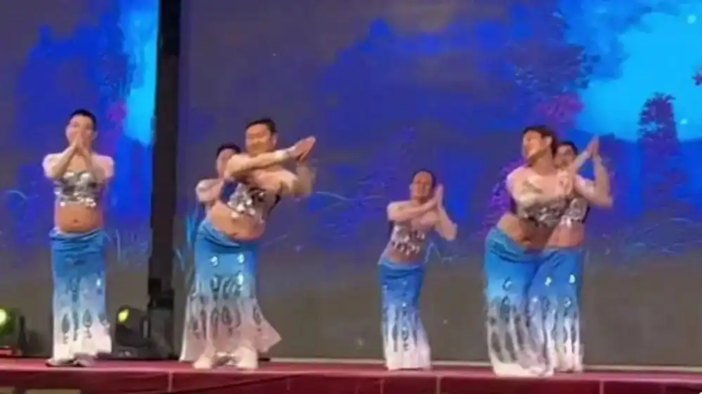 碰瓷儿英文_显眼包 现眼包 英文翻译