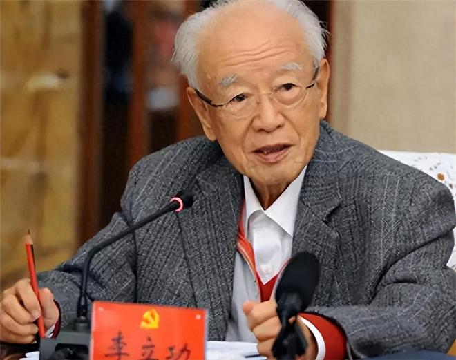 李立功:原山西省委书记,妻子是少将,与华国锋是亲家 李立功:原山西省委书记,妻子是少将,与华国锋是亲家