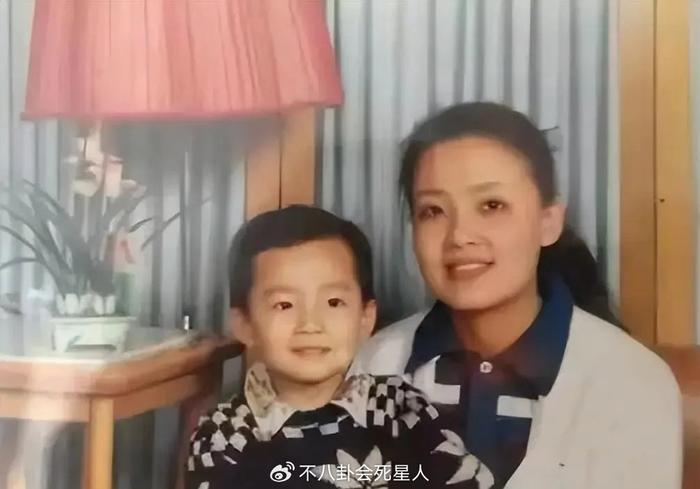 张兰泳装照片_泳装大赛_66岁张兰身材惊艳