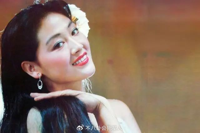 泳装大赛_66岁张兰身材惊艳_张兰泳装照片