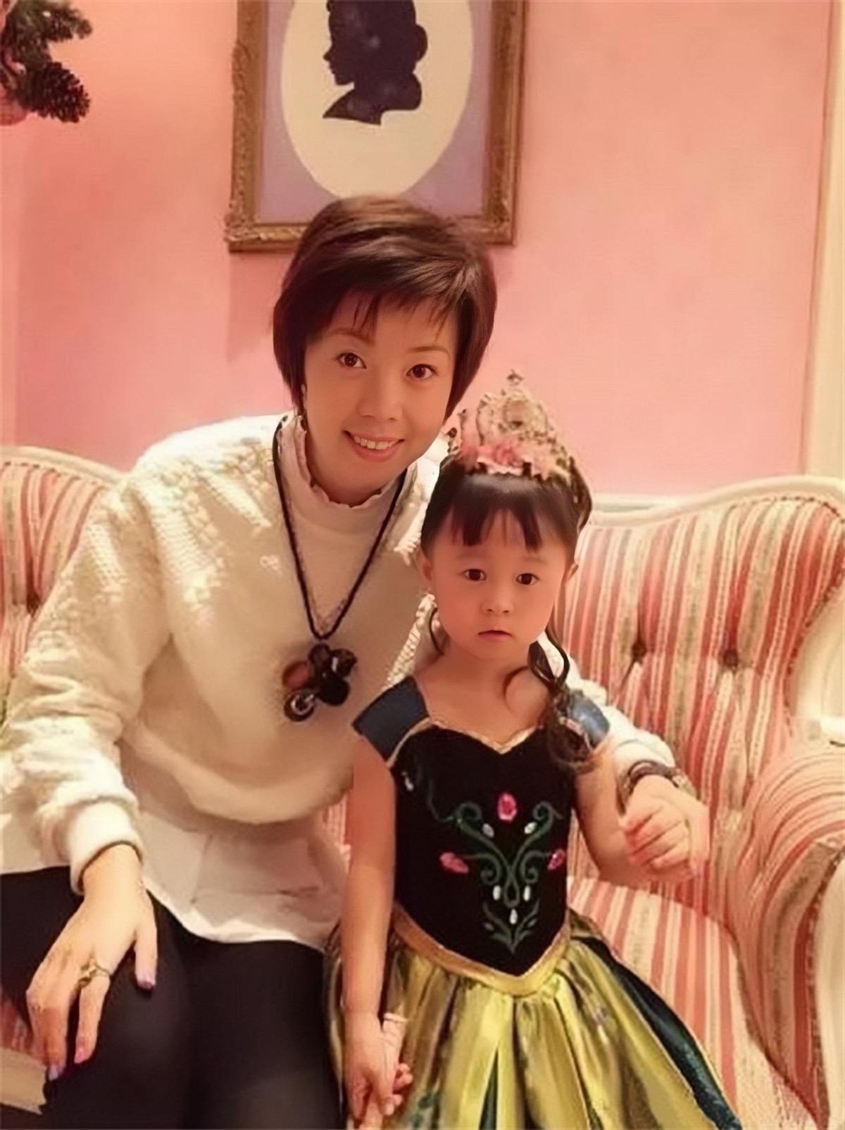 徐威 袁立 爱情故事_袁立和徐威有孩子吗