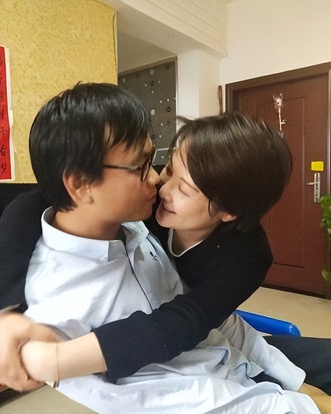 袁立和徐威有孩子吗_袁立最新动态_袁立近况