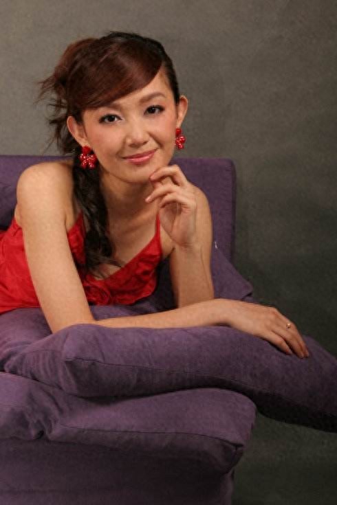 北京卫视最美的主持人,结婚多年很幸福,两个宝贝很可爱 北京卫视最美的主持人,结婚多年很幸福,两个宝贝很可爱