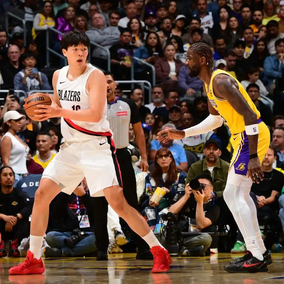 NBA|杨瀚森背靠背仅得1分,约基奇三场三双创纪录 NBA|杨瀚森背靠背仅得1分,约基奇三场三双创纪录