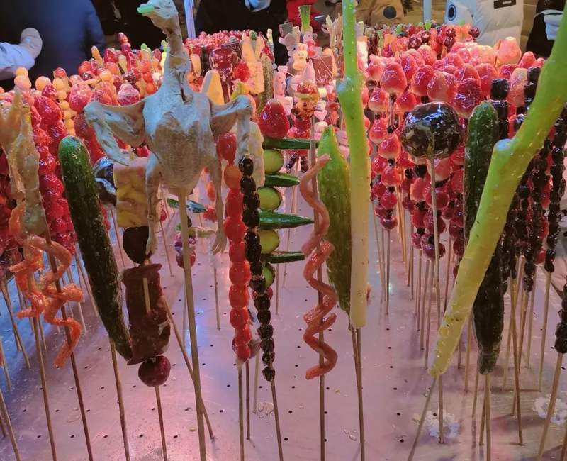 一米糖葫芦特色品种_北方冰糖葫芦口感最佳_奶皮子糖葫芦爆火