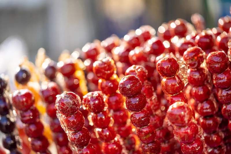 北方冰糖葫芦口感最佳_一米糖葫芦特色品种_奶皮子糖葫芦爆火