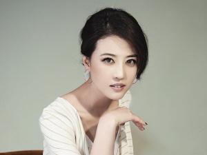 61岁吕良伟近照, 三个妻子一个比一个强, 但是样貌上一个比一个丑