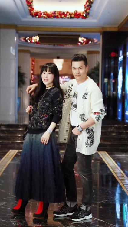 61岁吕良伟近照, 三个妻子一个比一个强, 但是样貌上一个比一个丑