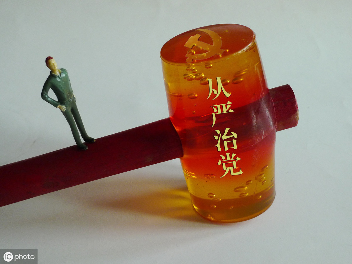 天津霸道撞保时捷_保时捷女车主交通违法调查_李某丈夫派出所所长特权问题