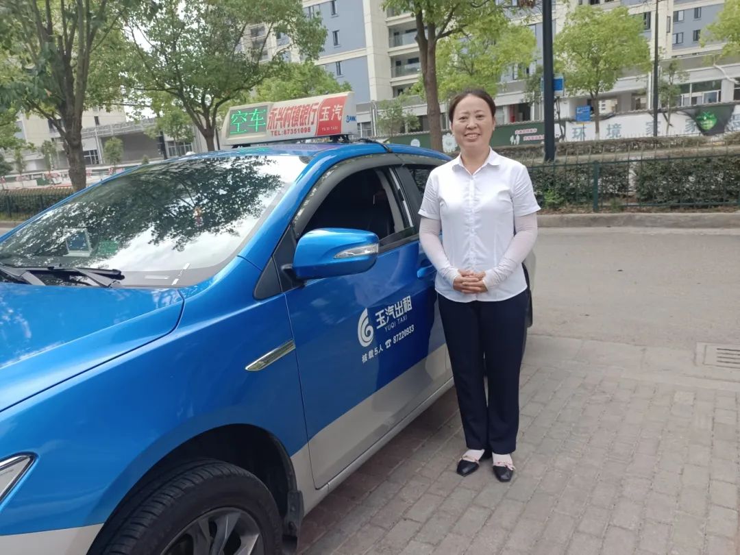温岭最美老板娘_台州美丽女快递员_台州美丽巾帼主播