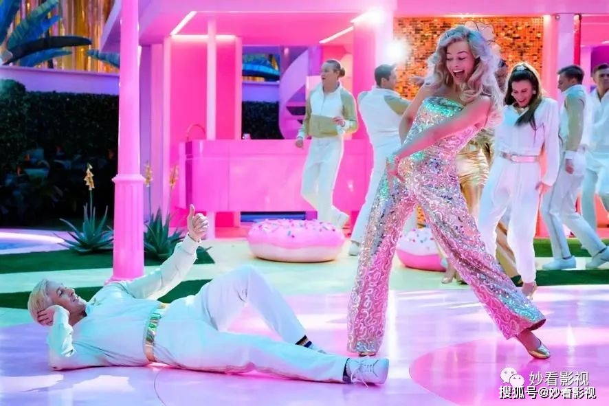 美人鱼芭比娃娃_芭比电影玛格特罗比_芭比真人版剧情解析