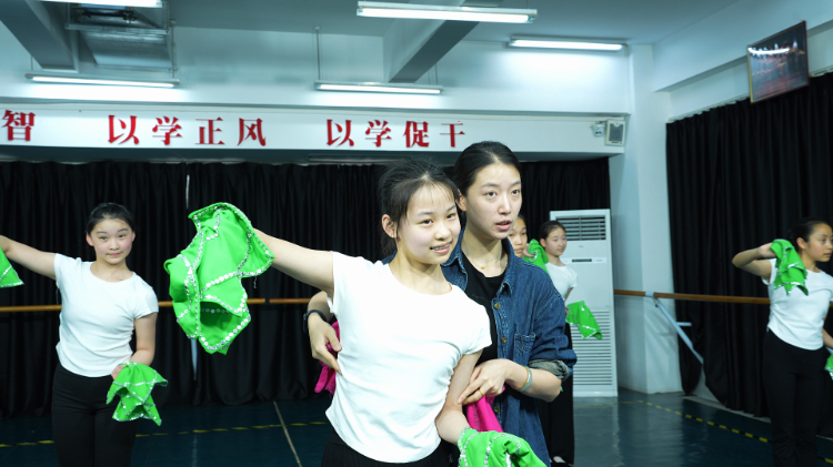 重庆艺术学校优势_上海戏曲学校_重庆艺术学校升学率100%秘诀