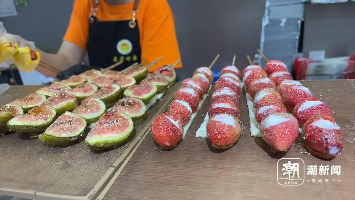 奶皮子糖葫芦卖到40元一串_杭州网红糖葫芦排队现象_杭州光芒甘栗奶皮子糖葫芦