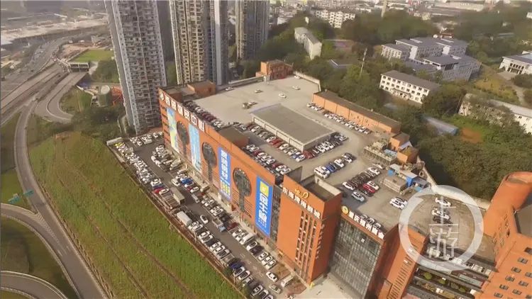 【社会万象】重庆七层楼顶建6000平驾校!官方回应:已禁止开展训练,教练车全部移出 【社会万象】重庆七层楼顶建6000平驾校!官方回应:已禁止开展训练,教练车全部移出