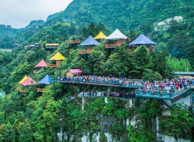 金旅假日全年龄段服务_中国最好旅行社是哪家_2025重庆旅行社排名