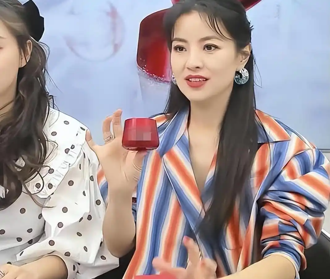 经纬 主持生涯_经纬和撒贝宁的照片_经纬 撒贝宁 恋情