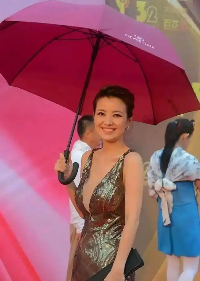 经纬和撒贝宁的照片_涂经纬撒贝宁恋情_涂经纬富豪男友