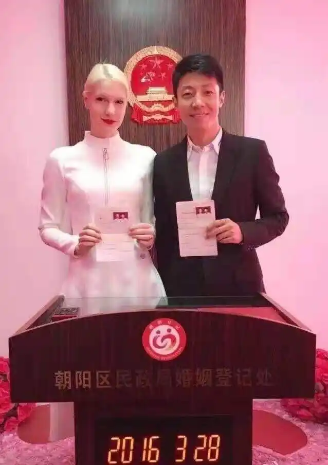 经纬和撒贝宁的照片_撒贝宁前女友涂经纬_撒贝宁龙凤胎宝宝