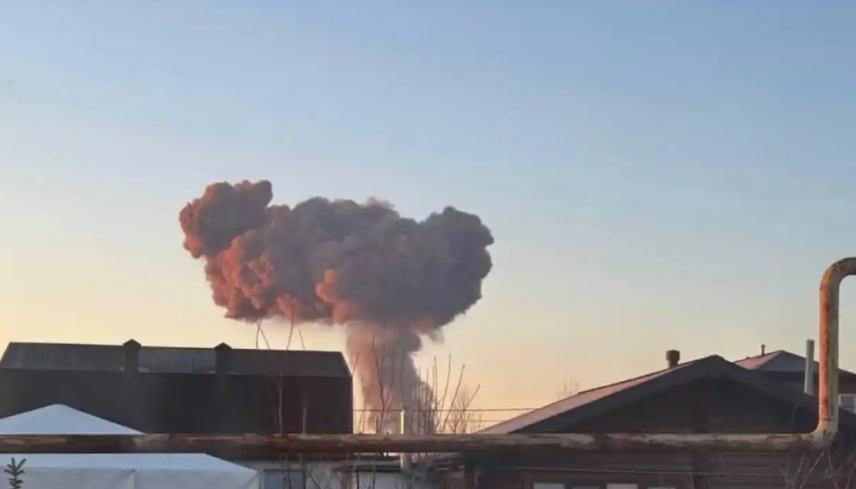 俄称拦截乌军200余架无人机_乌军无人机袭击俄恩格斯空军基地_特朗普已授权乌对俄发动纵深攻击