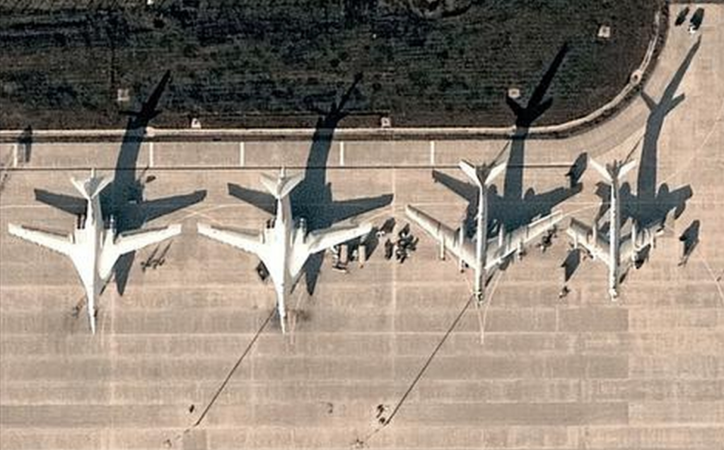 乌军无人机袭击俄恩格斯空军基地_特朗普已授权乌对俄发动纵深攻击_俄称拦截乌军200余架无人机