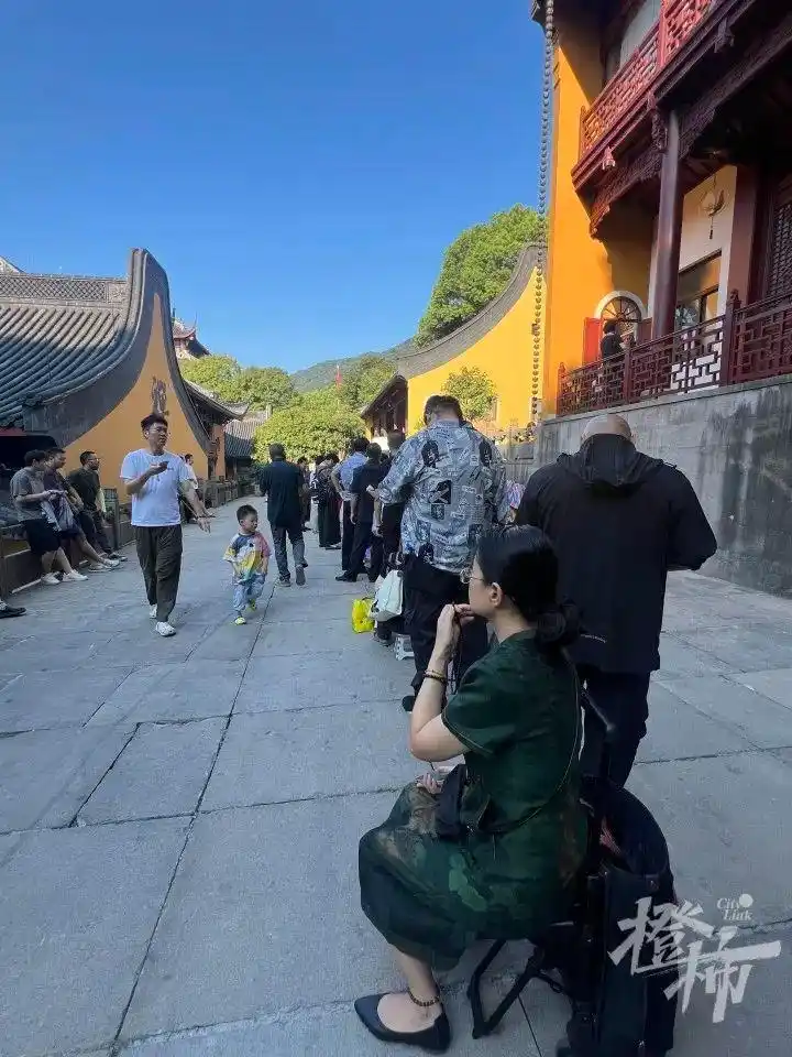 灵隐寺素月饼开售时间_杭州寺庙月饼火到限购 代购凌晨排队_老杭州寺庙月饼哪里买