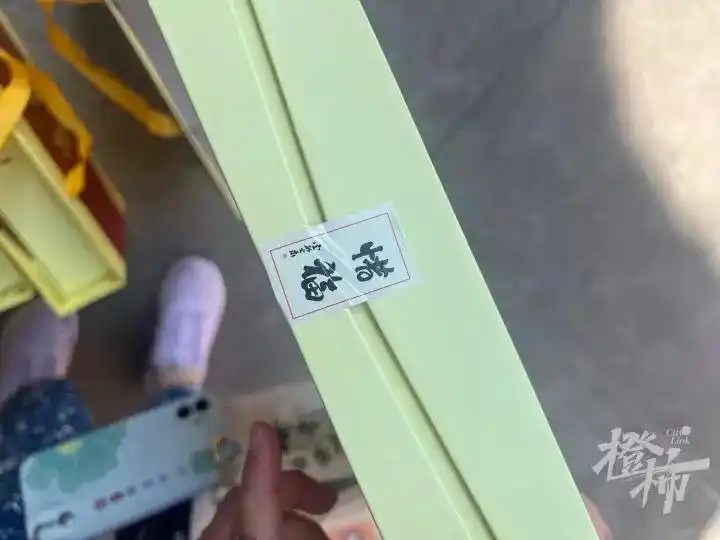 杭州寺庙月饼火到限购 代购凌晨排队_灵隐寺素月饼开售时间_老杭州寺庙月饼哪里买