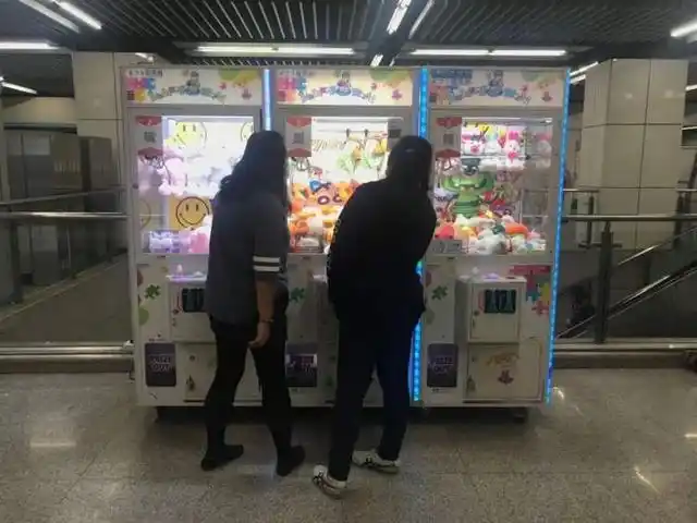 抓娃娃机价格变化原因_地铁站娃娃机现状_娃娃机调试抓力设置图