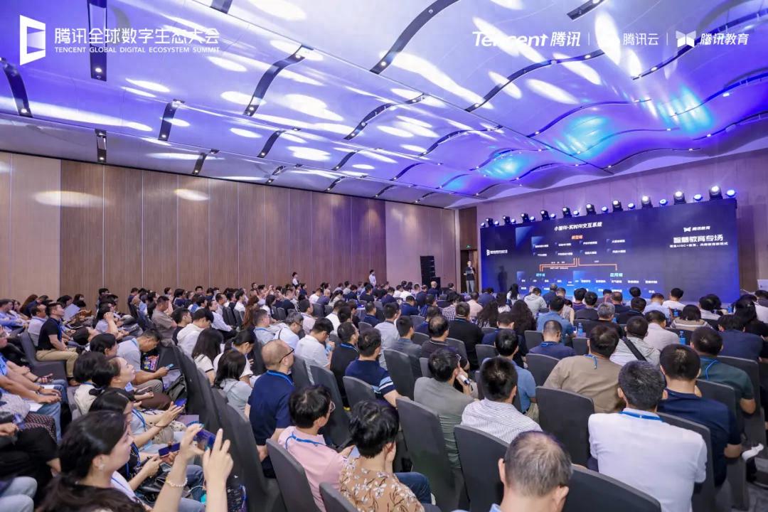 十方融海亮相2025腾讯全球数字生态大会，小智AI引领AI硬件新潮流