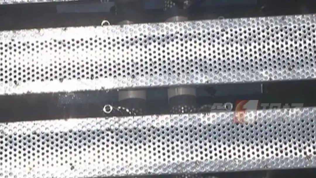 景观河儿童安全_夏季喷泉触电事故_5岁男童在景观池触电身亡