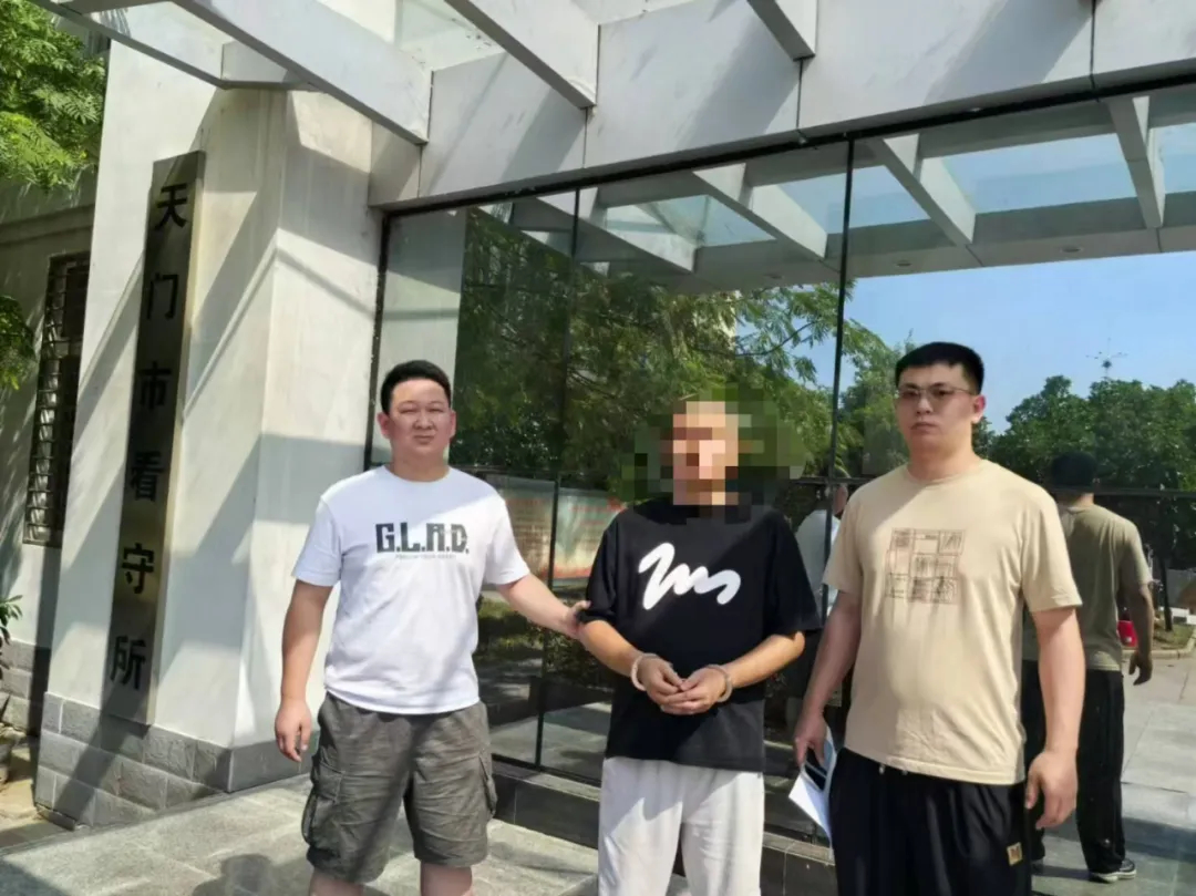 网上招聘ktv服务员是真的吗_酒店面试观察骗局_KTV招聘男公关诈骗