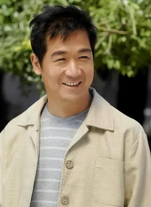 张国立为什么和前妻离婚_张国立与邓婕婚姻故事_张国立与罗秀春离婚原因