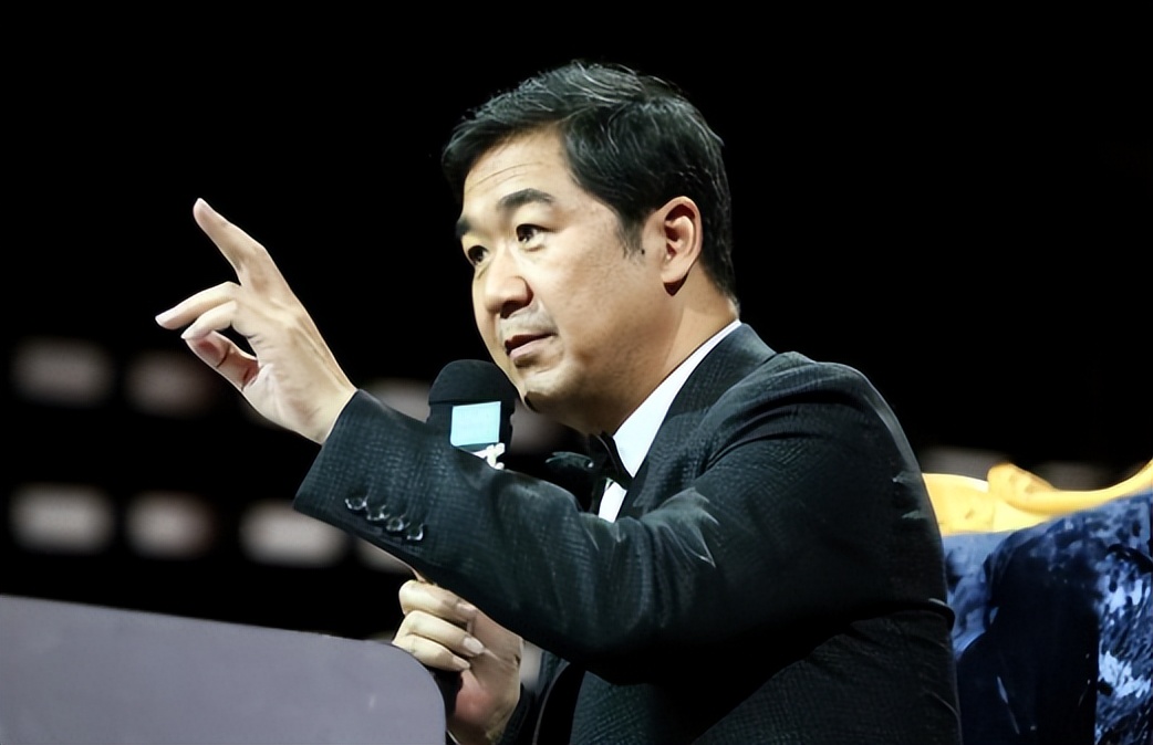张国立与邓婕婚姻故事_张国立为什么和前妻离婚_张国立与罗秀春离婚原因