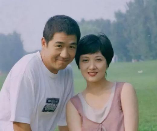 张国立与罗秀春离婚原因_张国立与邓婕婚姻故事_张国立为什么和前妻离婚
