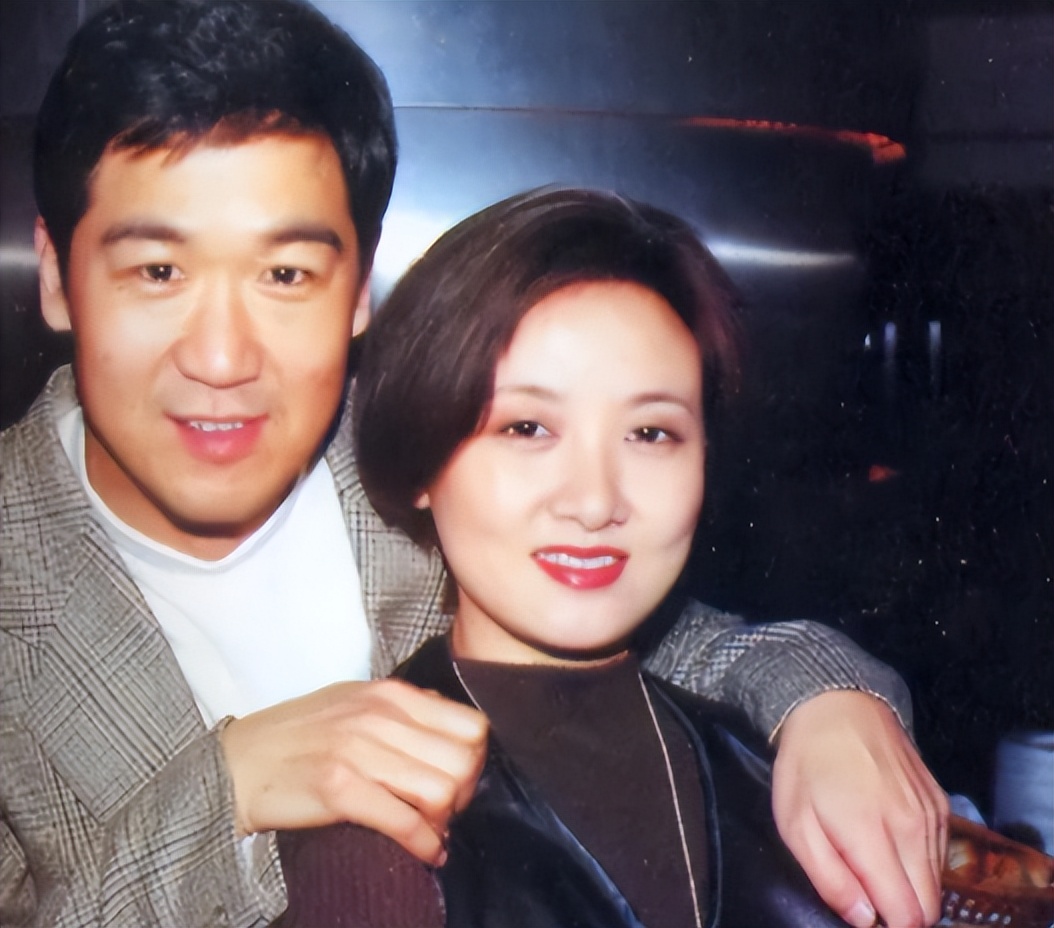 张国立为什么和前妻离婚_张国立与邓婕婚姻故事_张国立与罗秀春离婚原因