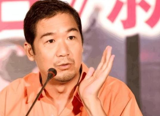 张国立为什么和前妻离婚_张国立与罗秀春离婚原因_张国立与邓婕婚姻故事
