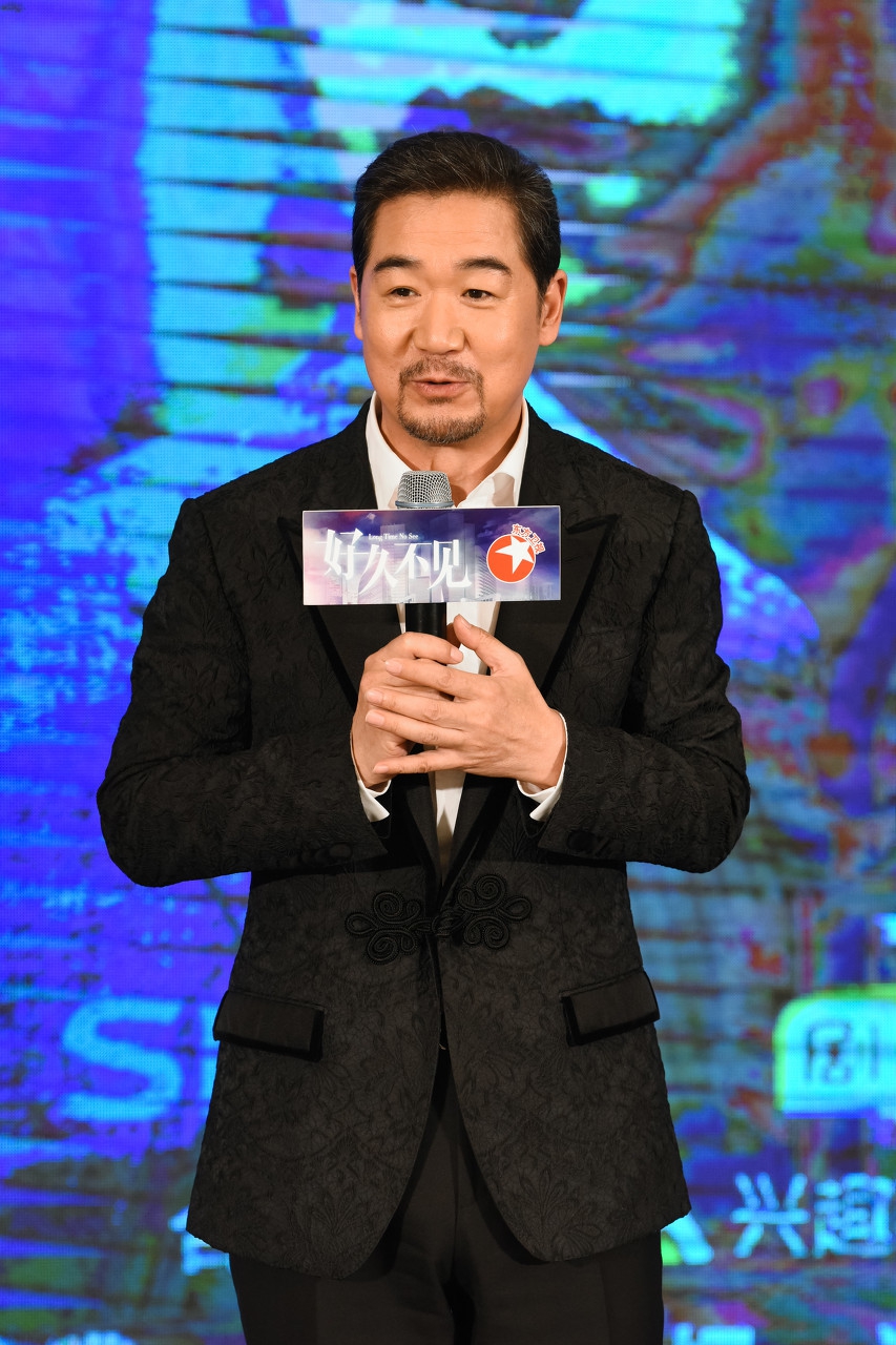 张国立当年为邓婕，“抛妻弃子”净身出户，前妻现在过得怎样了？