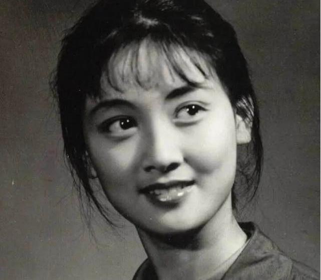 张国立与邓婕爱情故事_张国立与前妻罗秀春离婚原因_张国立为什么和前妻离婚