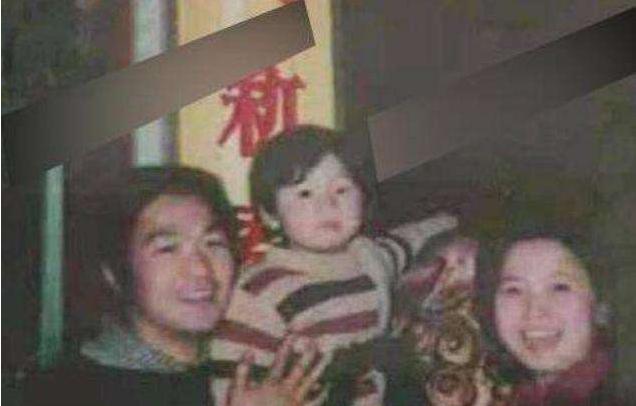 张国立为什么和前妻离婚_张国立与前妻罗秀春离婚原因_张国立与邓婕爱情故事