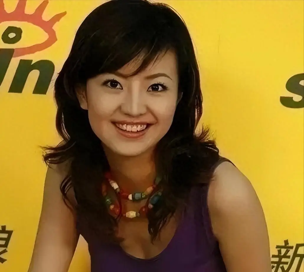 她和撒贝宁同居4年,却转身投入富豪怀抱,没想到现在竟沦落至此 她和撒贝宁同居4年,却转身投入富豪怀抱,没想到现在竟沦落至此