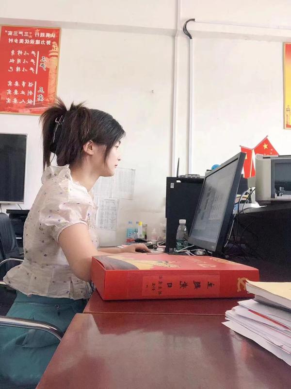 30岁村干部_村纪检委员徐丹丹_大学生女村官 观看