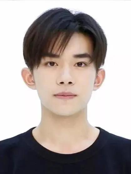 美术艺考生面试现场_艺考证件照要求_明星证件照分析