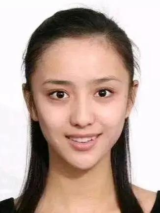 明星证件照分析_美术艺考生面试现场_艺考证件照要求